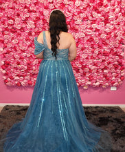 Load image into Gallery viewer, Liliana Hire