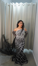 Load image into Gallery viewer, Liliana Hire