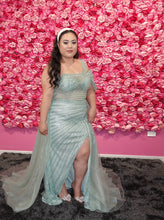 Load image into Gallery viewer, Liliana Hire