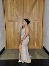 Load image into Gallery viewer, Ariel Hire