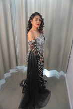 Load image into Gallery viewer, Audrey Black Hire