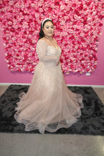 Load image into Gallery viewer, Moet Hire