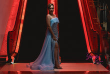 Load image into Gallery viewer, Liliana Hire