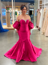 Load image into Gallery viewer, Liliana Hire

