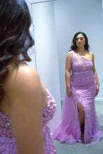 Load image into Gallery viewer, Liliana Hire
