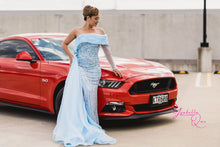 Load image into Gallery viewer, Liliana Hire
