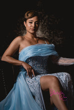 Load image into Gallery viewer, Liliana Hire
